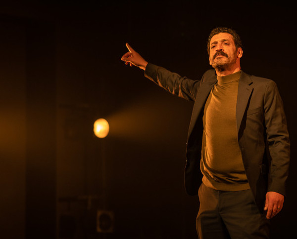 PRESO EN LA ESPERANZA / TRAPPED IN HOPE / مسجون في الأمل